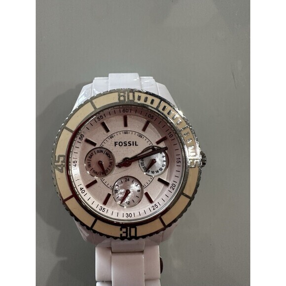 Sparkling Women's Fossil ES-2540 Triple Dial Watch‎ Wr50 Stylish Needs Battery - Picture 2 of 6